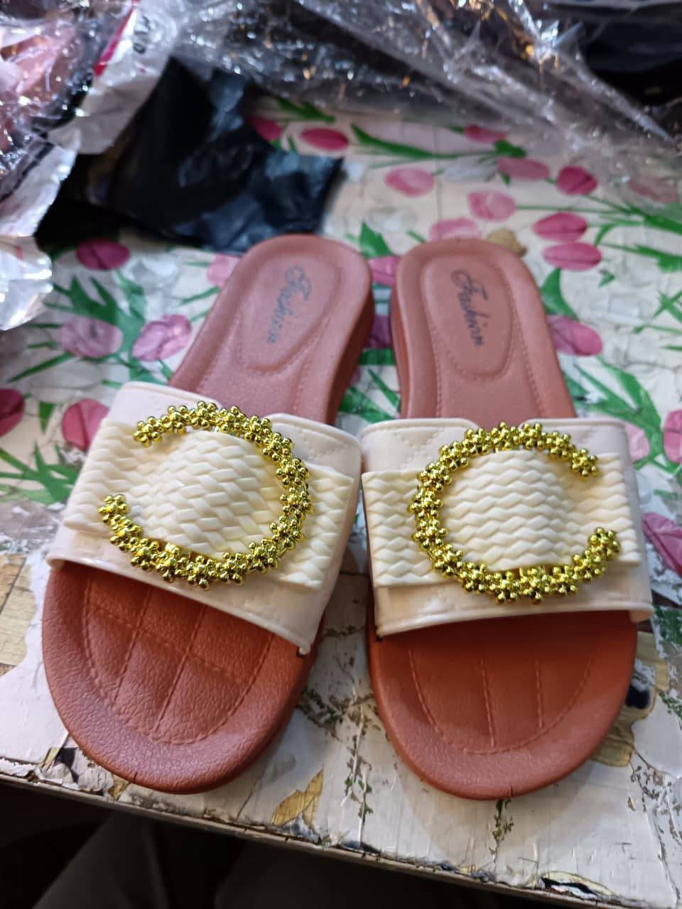 تم وصول بضاعه جديده 😍 
سلبر نسائي طبي كافه القياسات 
سعر القطعه ب٣ 
كل اربع قطع ب١٠ 
العنوان فلوجه حي الضباط شارع المستشفى مجاور دكتوره محاسن 
اسم المحل مجمع الأخوين للتبضع المنزلي متواجدين لساعه ١٢ليلا
