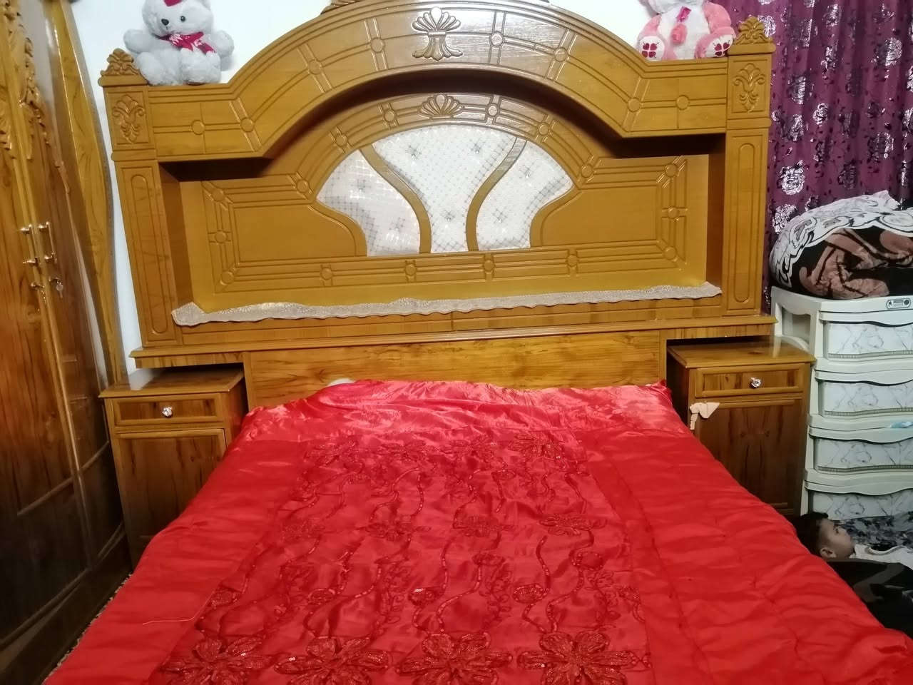 غرفه اخشاب • نضيفه • استعمال قليل
