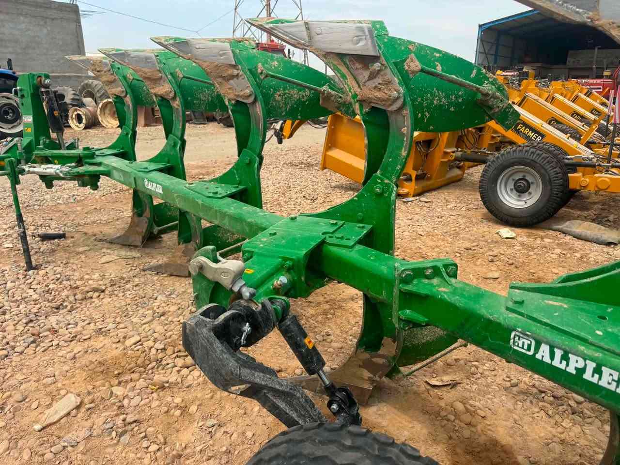 للبيع | فدان قلاب خماسي ALPLER
🚜 فدان قلاب خماسي ALPLER التركي
🇹🇷 صناعة تركية – درجة أولى

🔹 موديل 2026
🔹 مشتغل فقط 200 دونم
💰 السعر: 85$ وبيه مجال

📍 شركة الحاج عمار جباره الشمري
📍 واسط – الزبيدية

📞 للاستفسار:
***********
***********

