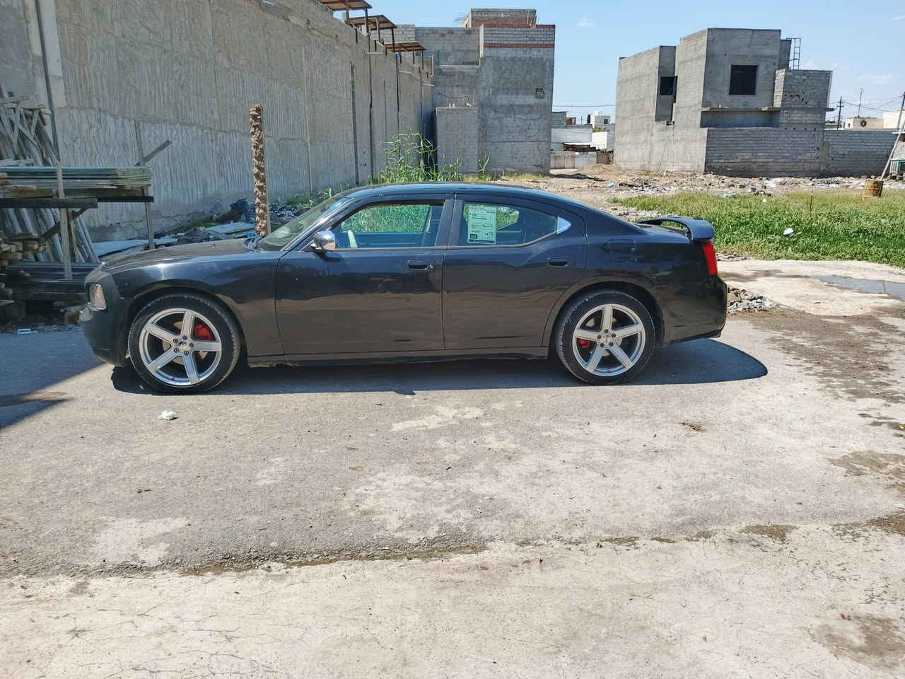 السلام عليكم 👇👇
جارجر 2010 للبيع المواصفات خليجية بدون ايرباك حادثها طائر البنيد على القمارة وبيها صبغ جاملغ اليمين بدون دواخل وبيها كلير والجاملغ الخلفي اليسرى وموجود التصوير مالتها وبدون دواخل السياره ورقم اربيل  / السيارة بيها لاستيك ولف تبريد جديد صدر جديد كير جديد والصور هاي حديثه مال السيارة الموقع ديالى بعقوبة والسعر 88 وبيها مجال ***********
