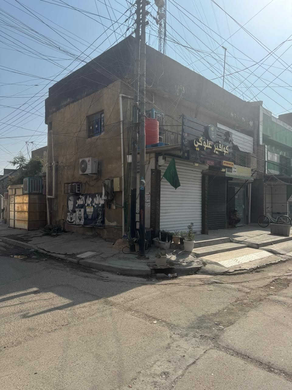بناية ركن • ١٠٠م • شقتين ٣ محلات