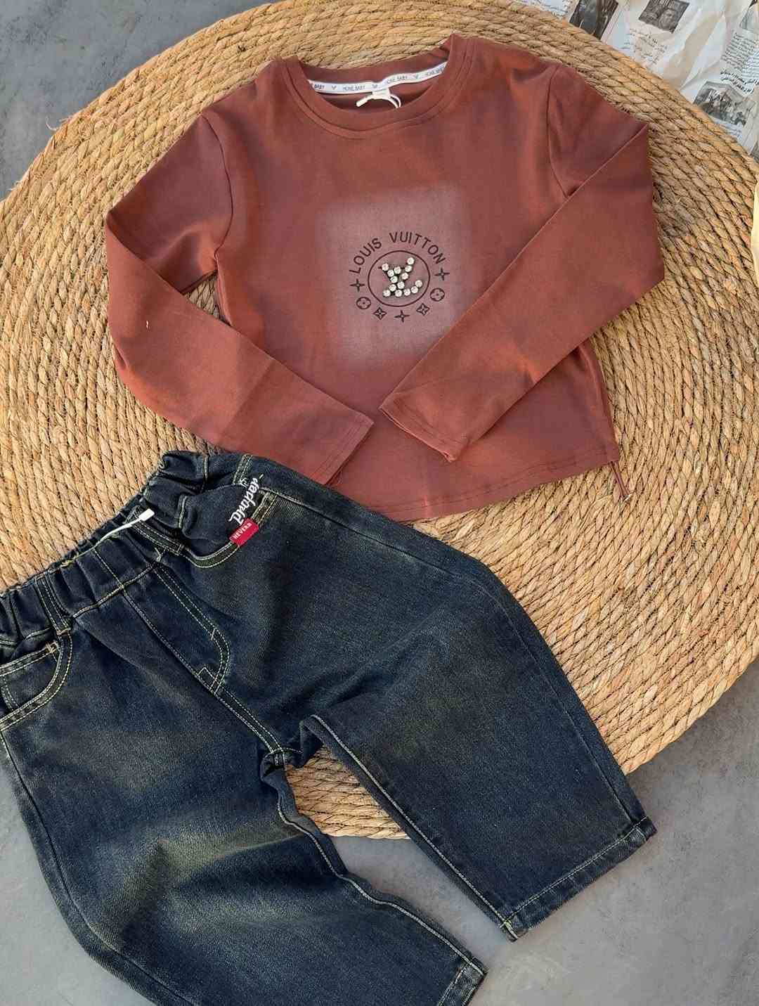 ✨ طقم بناتي أنيق ✨

👖 بنطرون جينز — قياسات من 2 إلى 5 سنوات
👕 تيشيرت بناتي بثلاث الوان— قياسات من 2 إلى 5 سنوات

ستايل حلو ومريح للصغار 🤍
📩 للحجز والاستفسار راسلونا خاص
