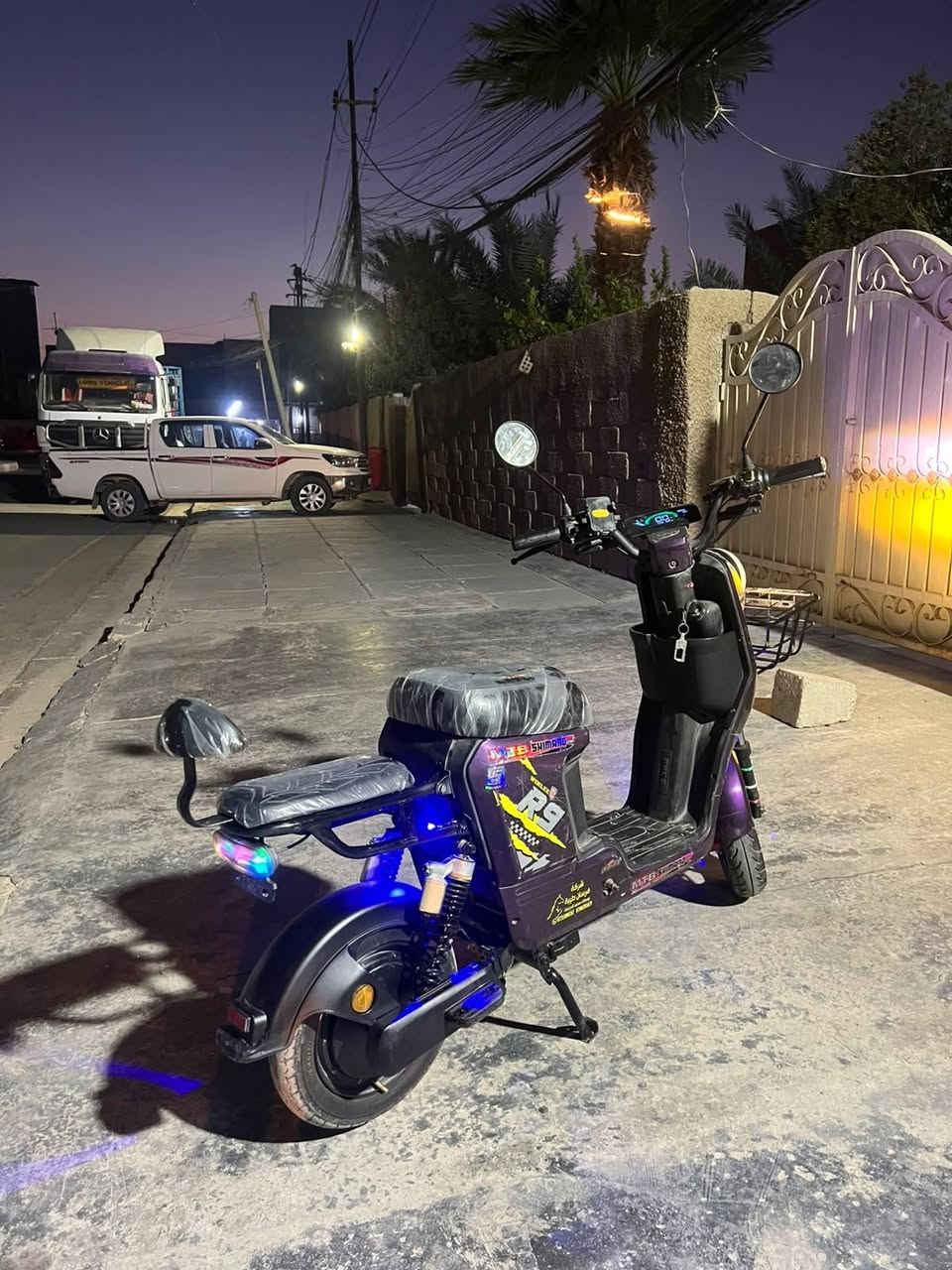 السلام عليكم 
دراجه R9
نضيفه كله شغاله وناعمه 
5بطاريات 
مكاني بغداد الامين الثانيه 
السعر 350سعر مناسب 
*********** بغداد, العراق
