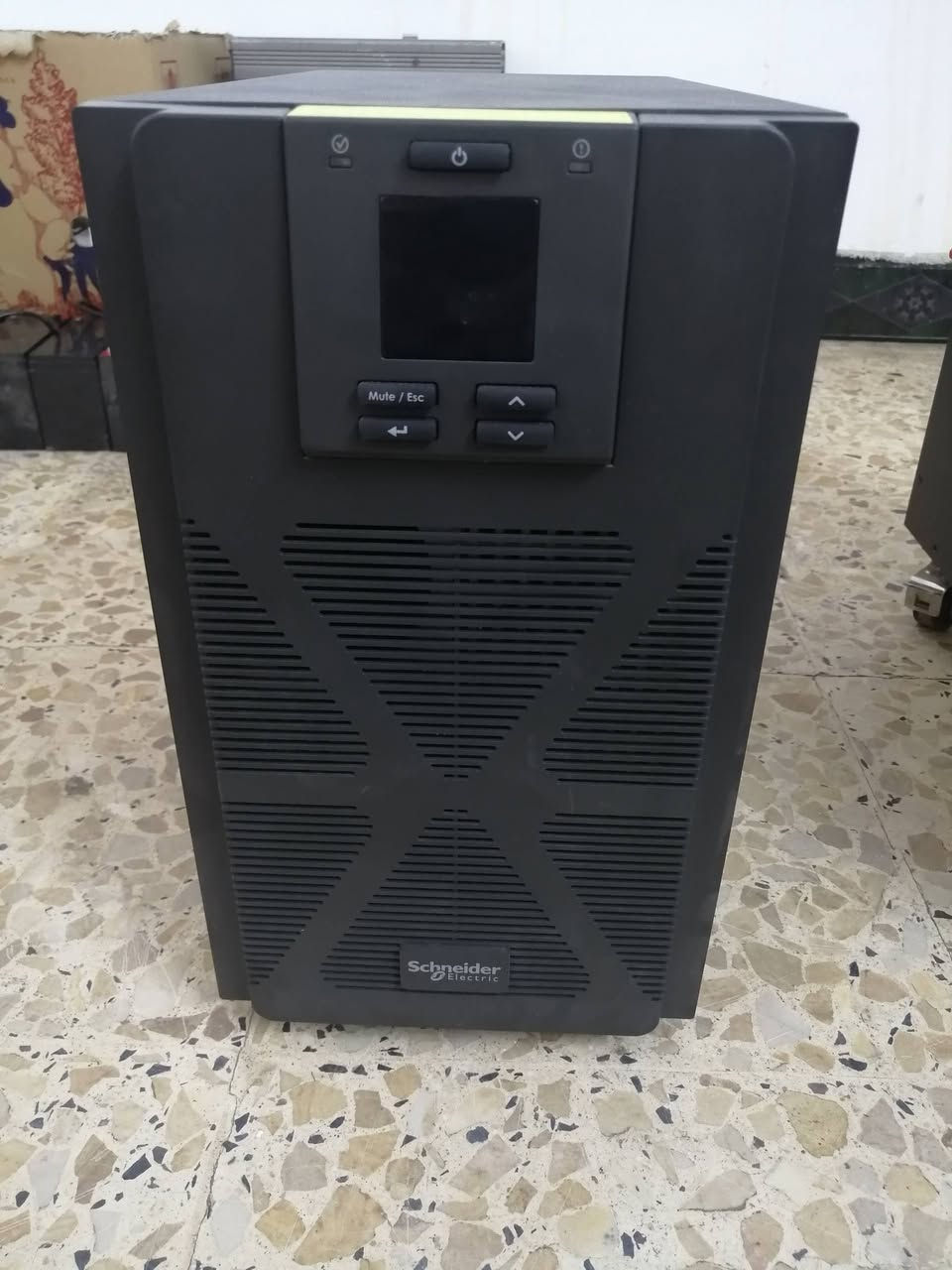 السلام عليكم
UPS APC 6KV ONLINE
جهاز جديد غير مستخدم
ويا بكج البطاريات ياخذ 20 بطارية (12 فولت 9 امبير) 
فارغ بدون بطاريات 
سعره 500 الف 
مكاني بغداد حي اور
***********
