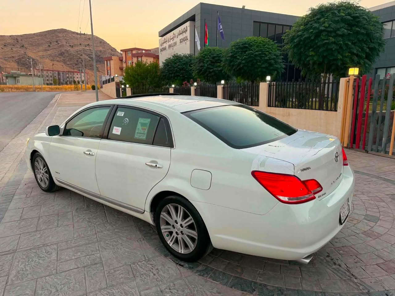 ***********

ئةڤةلؤن ٢٠٠٨ كامل كراوةتة ٢٠١٠ 
براوةي فول بةسمةو سلايت و پةردة 
گيرومةكينة بةشةرت 
توندو تؤلي بةشةرت 
تةبريد بةشةرت 
كوشن ساردو گةرم 
دةعموو ليدراو بةشةرت 
سةيارةكة براوةية 
كؤدي بؤكراوة 
جوار تايةو ويلي لؤكي لةژيرة 
بؤمةسروف مةگةري كوشن ساردو گةرم 
نرخ :٦٣ گةلاو مجال رانية, السليمانية
