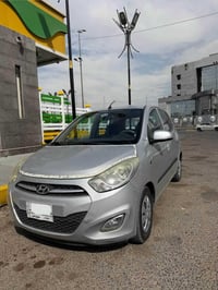 هونداي i10 نظيفة جداً استخدام شخصي ماشية 75,000km بلادية موديل 2016 تب...
