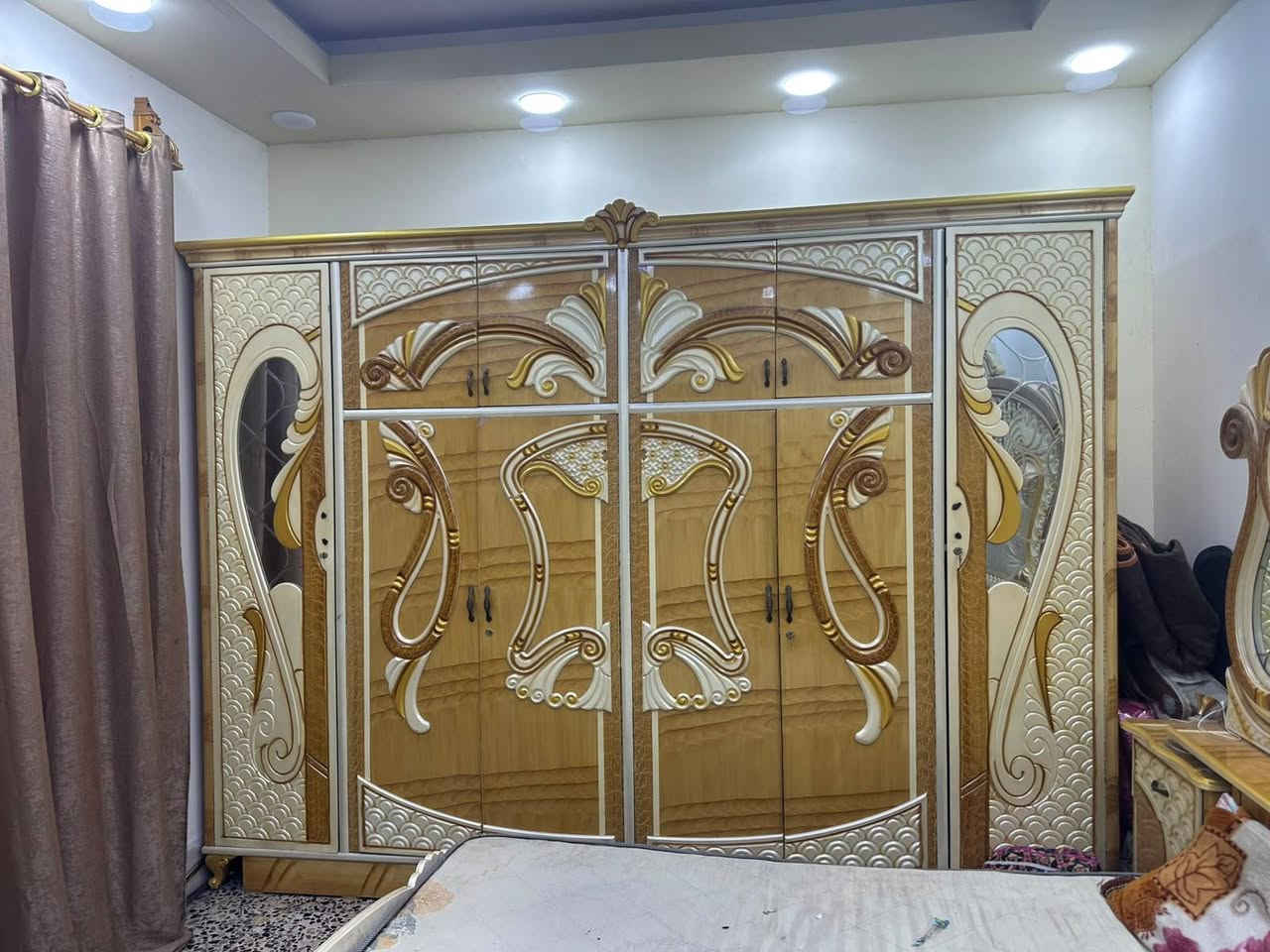 غرفة نوم • ٥ قطع • كنتور ٦ بيبان