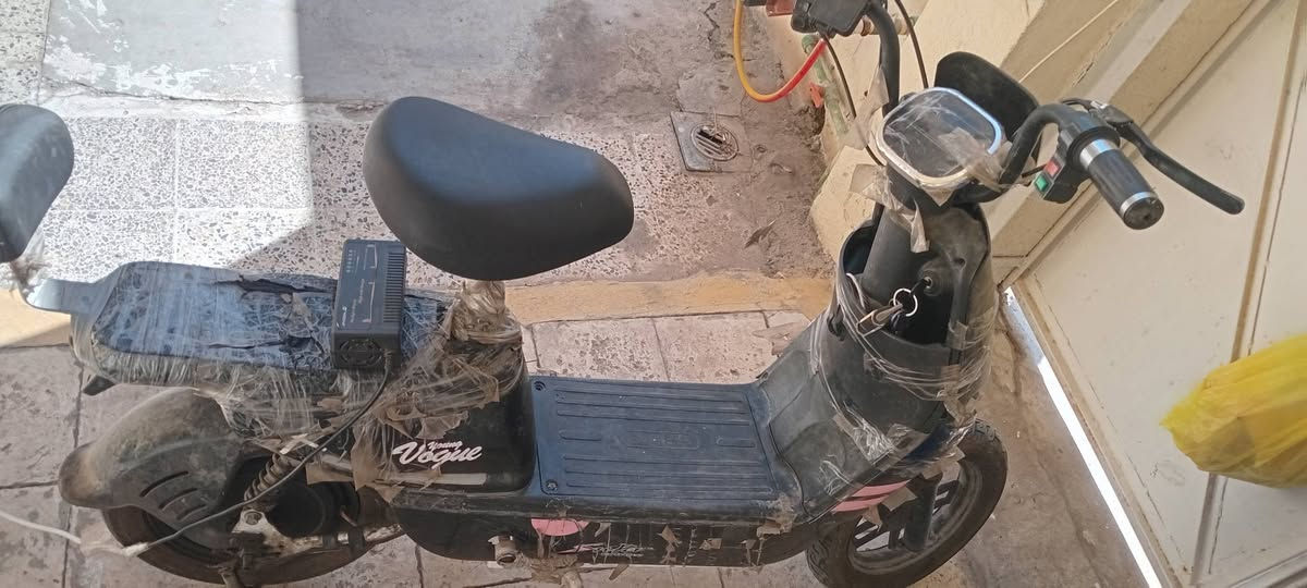 ماطور شحن كمال كلشي ما بينو  شغال فول بطرياتو 4 الولي مع شاحنه اصليه و بيها واير 10 امتار 
سعرو 180 الف و بينو مجال للطيبين تريد اجيبلك هو تريد تجيني مكاني موصل ايسر حي الاعلام  
***********
