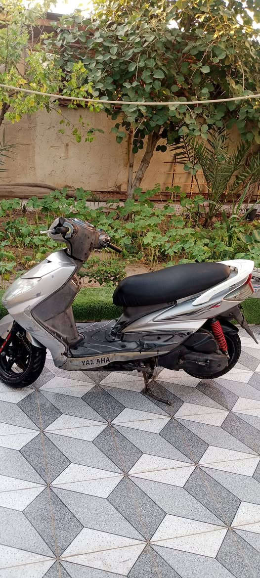 سكنس فحل
كبريتار
مكينه ما مفتوحة 
درجة كله بلاد
دبلات امامي رياضي معليه 
كفرات بلاد 
درجة ريده ب 750وبيه مجال رقم ***********
