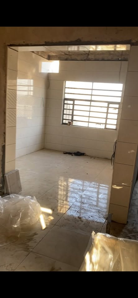 بيت 125 متر 
طابو زاعي سند 25 
غرفه + صاله + مطبخ + حمام
كلشي بي كامل 
النقص بس بياض 
العنوان الحضاره خلف مديره المخدرات شارع عرضه 12 متر 
السعر 20 

‭***********‬
