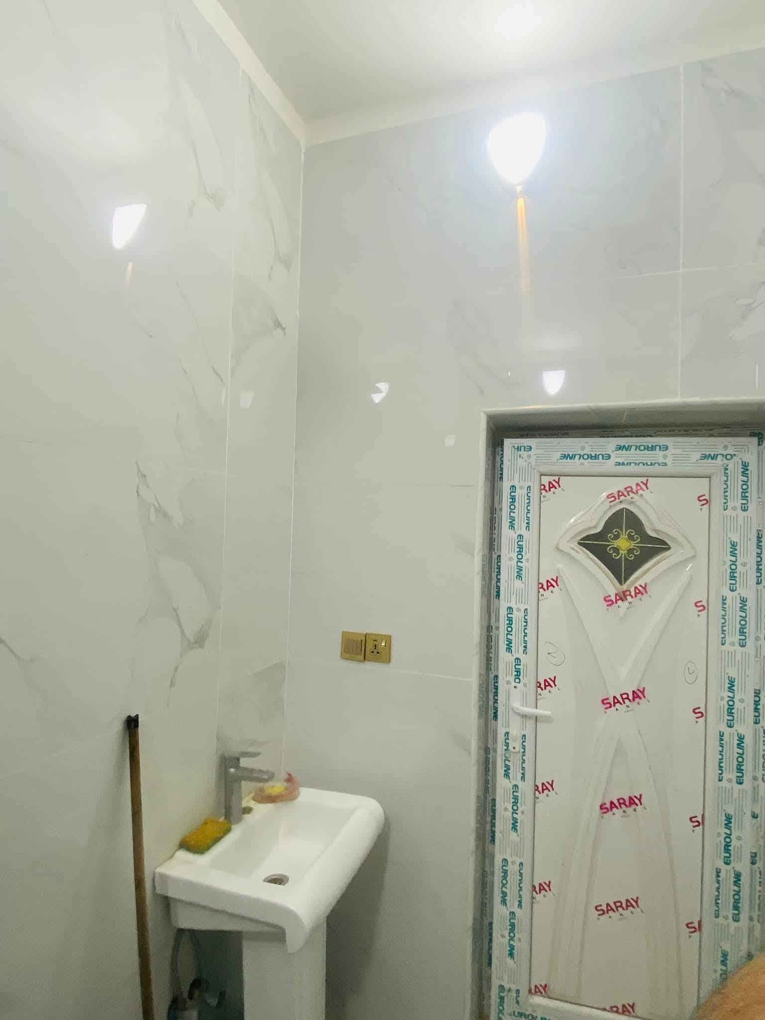 سلام عليكم ورحمت الله
طابو صرف بأسمي 🏡 دار للبيع – موقع مميز في بغداد / الكرخ
📍 العنوان: الكرخ/ شهداء البياع / الرفاق الثانية
قرب شارع المضخة الأول
🔹 تفاصيل العقار:
المساحة: 200 متر مربع
الواجهة: 10 متر
النزال: 20 متر
 (موقع مميز)
⚡ مواصفات الدار:
(4 غرف نوم كبيرة/صالة /هول داخلي/مطبخ حار /مطبخ بارد (كبير)/3/صحيات/منور/كراج/حديقة/ سطح ناصي/سطح عالي)
✨ المميزات: 
موقع ممتاز ومرغوب
شبابيك سلايت ألمنيوم تفصال اخر موديل 
أبواب صاج 
بايات درج مرمر ثقيل 
وزره  مرمر اسود 
محجر درج زجاج أسود
أرضيات بورسلين إسباني
بناء ممتاز

📞 للاستفسار:
*********** صاحب البيت محمد حميد
📲 متوفر واتساب
... 
#عقارات #عقار #عقارات_بغداد #بغداد #الكرخ #العراق #دار_للبيع
