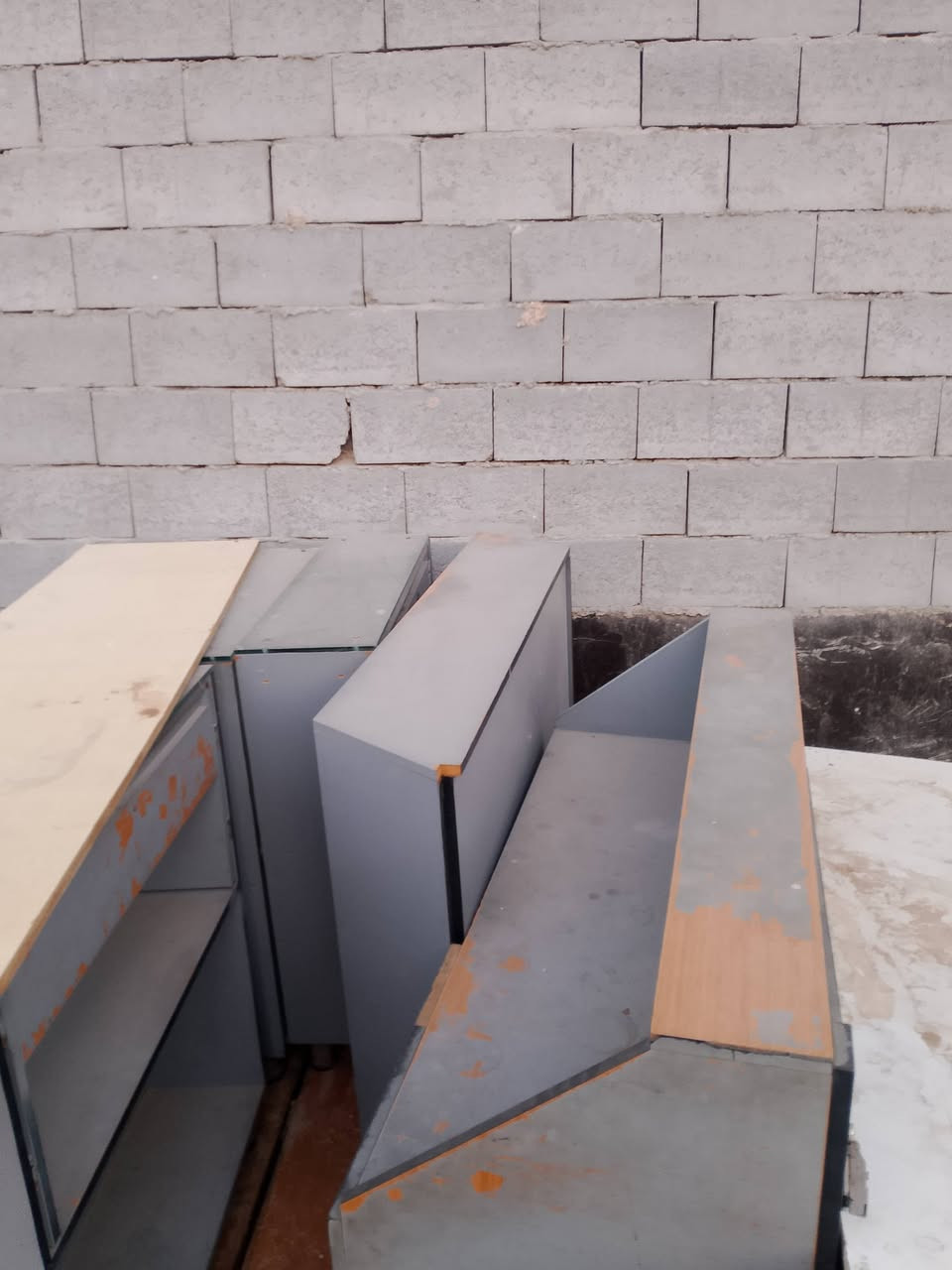 ميزات وعارضات موبايلات  العدد ست قطع  للاستفسار الاتصال على ***********
