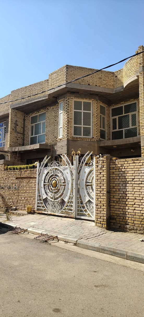 السلام عليكم
دار سكن طابقين
بناء حديث
تتكون من غرفتين نوم 5×4
صاله + مطبخ + استقبال + صحيات داخليه وخارجيه
والطابق العلوي يتضمن 
صاله وغرفتين وصحيات
(حي الحوراء المربع الذهبي خاف عمارة اكشن جم برو)
للاستفسار الاتصال على الرقم ***********
وانشاءالله بخدمتكم
