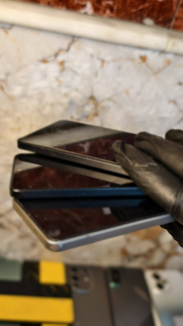 بوكو اف سته 3 قطع مكفولات نضيفات ذاكره 512 السود سعرهن 390 الذهبي سعره 350 توصيل متوفر باعتماد ***********

نص مكتوب في الصور:
- SAM PHONE