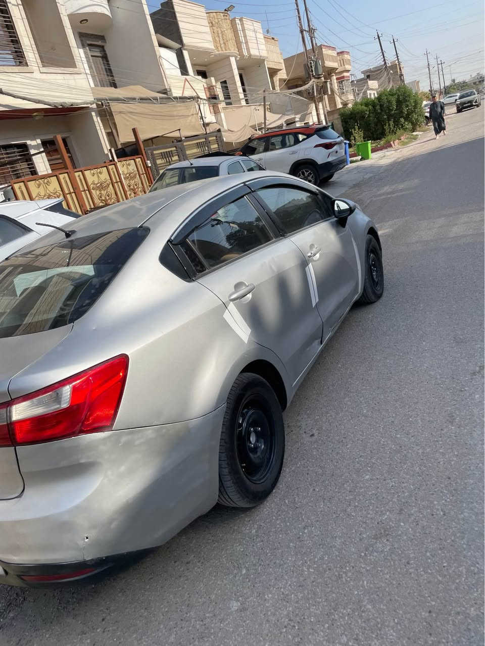 السلام عليكم 
للبيع ريو خليجي موديل 14 محرك 1600 
جديد منضومه تبريد جديد بدون ضربه 
بيه جراد رقم بغداد جديد هزه جديده 
حداديه جديده تخم تاير 
شاشه كار بلي كامره 
مكان السياره الكرخ 
*********** 
السعر 74 بغداد, العراق
