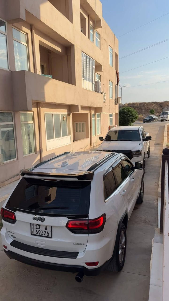 سـلام عليكم
چـيب لاريـدو 2015 كـير طيارة مكفـول ومحركها كـفالة عامة بدون اي دوانـز 
ومعـروفة مواصـفات الاريـدو 
فـووول مـواصفـات ماعـدة فتحـة السـقف ولصـندوق مو كهـربائي 
السـيارة خـليجي مضـروبة بلعـراق بيها قـطعة ونص صبغ فقـط باب السائق وباب الصـدر بيها نص فقـط 
شـاشة جبيرة كامرة حـساسات 
وضـايفين للسيارة نـشرة ضـوئية داخلية للكاعية وللابواب تغليف سـتيرن شفت سعرة وجناح وسبايدر خلفي وشم بانيـد وخلفـي 
وزنـون السـيارة ماشية 188 الف كيـلو
وكـفرات يدات ومـري سيارة متعـوب عليها هواية
سعر 233 وبيها مجال قليل سياره جناي جوه ايدي تبريد ثلج خير من الله مكان ديالى بعقوبه الاستفسار 
***********

نص مكتوب في الصور:
- ZONE 1 Baqubah, Iraq