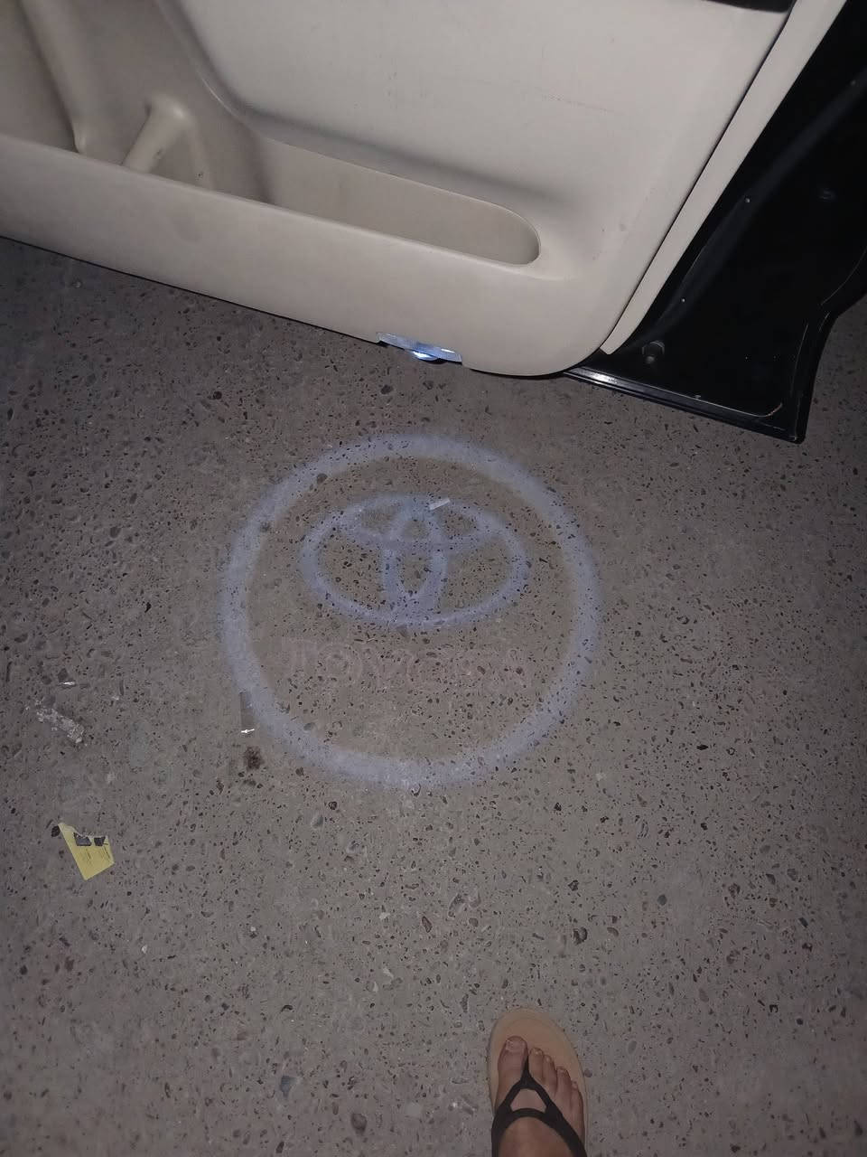 سلام عليكم عندي برادو ٢٠١٢ كويتي سته سلندر دبل تانكي ماشيه ٢١٣ الف صيانه كامله من كلشي دهن كير وفلتر مع دهن محرك مع قوايش مع تايرات جدد مع فيت بم جديد عبوه كامله اصليه مع تبريد منظومه كامله سياره مابيه مصرف حته جادر وياه هزه جديده بسمي فقط تحويل مكان سياره دوره مقابل كلية دجله سعر ٢٢٨٠٠ تلفون ***********
