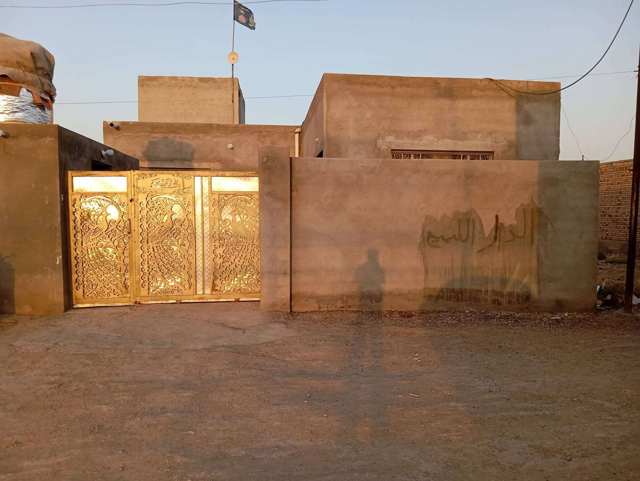 السلام عليكم بيت للبيع المساحه 400متر على طريق أبو الماش نهايت السايدين سعر 43وبي مجال تفصيل اتصل على رقم ***********///***********
