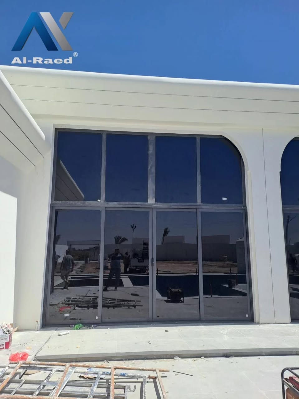الرائد للأمنيوم 
🏝✨ غيّر بيتك بنور الطبيعة!
🌞 الضوء مو بس جمال… هو حياة!
أشعة الشمس تنقّي الهواء وتخلي بيتك أهدى وأنعش 💎

🔷 وجهة زجاجيه =
إضاءة طبيعية + نظافة + لمسة عصرية فخمة

😌 ويانا راح تحصل على:
✔️ ضمان 10 سنوات ضد تسرب المياه
✔️ أعلى جودة بالمواد
✔️ تصاميم متنوعة تناسب كل بيت وكل ذوق

🔹 أنواع الزجاج:
• دبل زجاج سكريت (مقوّى)
• لامينيت (آمن وما يتناثر عند الكسر)
• عازل للشمس (يرجع لحد 40% من الحرارة)

🔥 خلّي بيتك يضوي اليوم!

📞 للاستفسار:
 ***********
