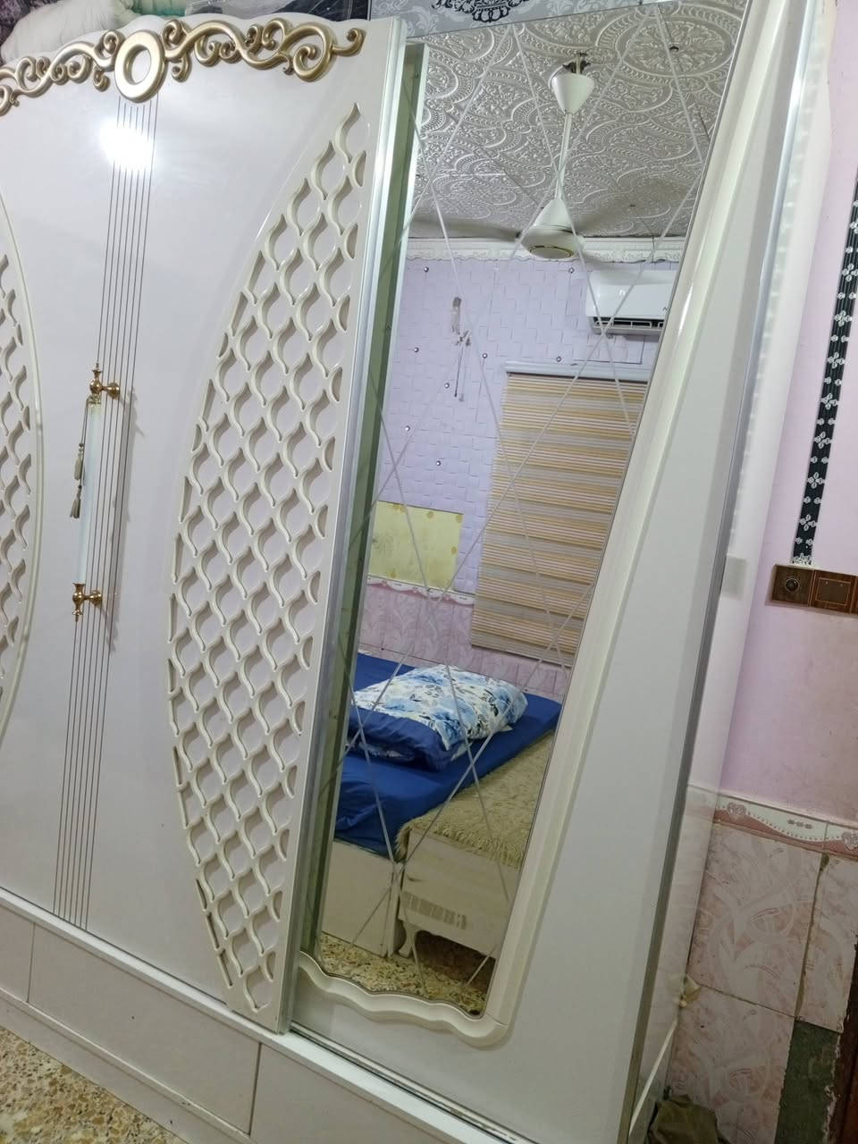 غرفه للبيع جديده استخدام قليل 400 وبيه مجال . مكاني ناصريه مركز
***********
