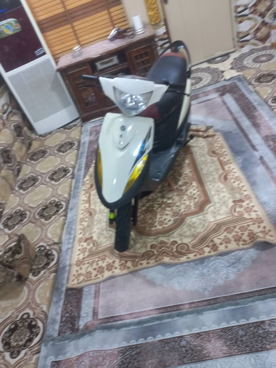 سلام عليكم ماكس عدله
دراجه مفتوحه مره وحده بوشه ٥٥ 
شيال رياضي 
وياله رياضي
قبق فلاوين رياضي
دراحه كفراته مختمه
 كهربائيات كلها شغاله حته كيج بانزين
عنواني بصره زبير
سعر ٦٥٠ وبيها مجال 
رقمي ***********
