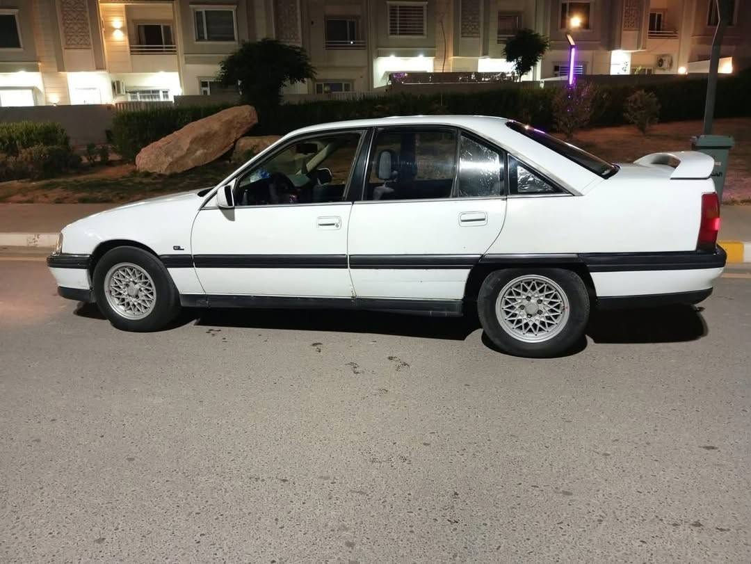 اوميكا موديل 93 كاملة شرط ما بيها اي ضرر  ويل نخلة  كير توماتيك تنتة  تايرات جديدة حجم26 6سلندر
السياره جاهزه 
شرط محرك كير 
 التحويل هم  *********** 
السعر ٣٧ بيها مجال
