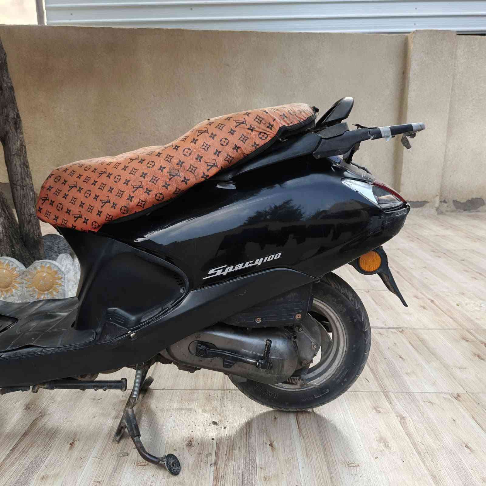 سبيسي • ماليزي • حديد