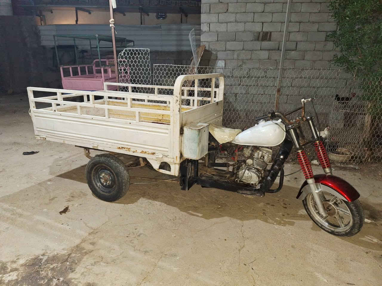 سلام عليكم ستوته نضيفه شاصي بالجيس  صلطان   مكينه ميتين  صدر جديد استوته مبدل   بدي نضيف  كاعيته بالجيس زرف ما بيه بريكات استوته مبد ل دكت عندر   مكفول  رقم اسود وسنوينه   السعر ٨٠٠ وهذا رقمي 0777628894

