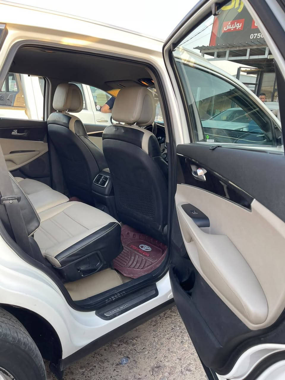 السلام عليكم
سورنتو ٢٠١٧ 
مواصفات الدوليه 
بصمه 
كشن كهرباء 
كشن جلد 
لايت زنون 
صدر جديد 
منضومه تبريد جديده عل ادينه اليوم كملناه 
كلفت ٧٥٠ الف كمبريسر بستم مايفصل بل ازدحام انسى
 مكاني بغداد التاجي 
***********
