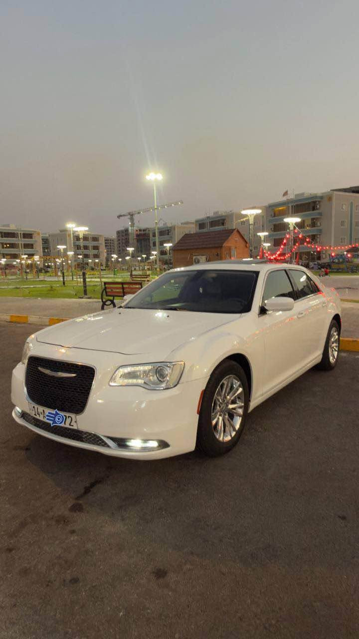 السلام عليكم…..
كلايسلر أوباما 2015 أصل أصل 
وارد كندي (جاملغ صبغ فقط بدون فتح)
———————
رقم بصرة الدولي تحويل ثاني يوم 
سنوية جديدة ولوحات دولية 
———————
السيارة فئة الـ C LIMITED فول مواصفات:
فتحة سقف بانوراما 
شاشة چبيرة 
تحكم ستيرن جهتين 
كشنات جلد 
كشنات كهرباء 
ويل مكسيكي + تخم تاير توني شديتهن 
منظومة زينون LED شمسي عالي ناصي أعلى مستوى 
———————-
السيارة جاهزة على آخر حباية وماناقصهة برغي 
(مكينة وگير وتخم تاير وحدادية وتبريد وأكسل كلة كفالة)
ترايك زيرو وين مايعجبك 
———————
السعر 200 وبيهة مجال للشراي 
عنواني البصرة 
رقمي *********** البصرة, العراق
