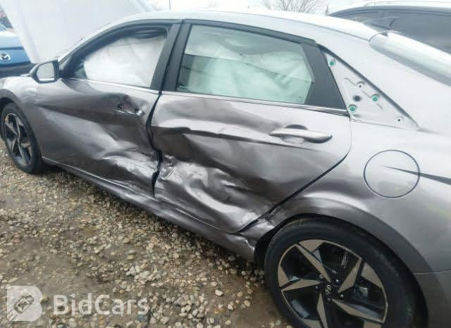 للبيع موديل ٢٣ هايبرد فول حادثها موضوح بيها حاليا طخه  بل باب الخلفي والهلال مال الجاملغ بعدها ممصلحه موضحه بل صور  بل صور ايرباك برده مكانها بغداد الحريه 
***********
