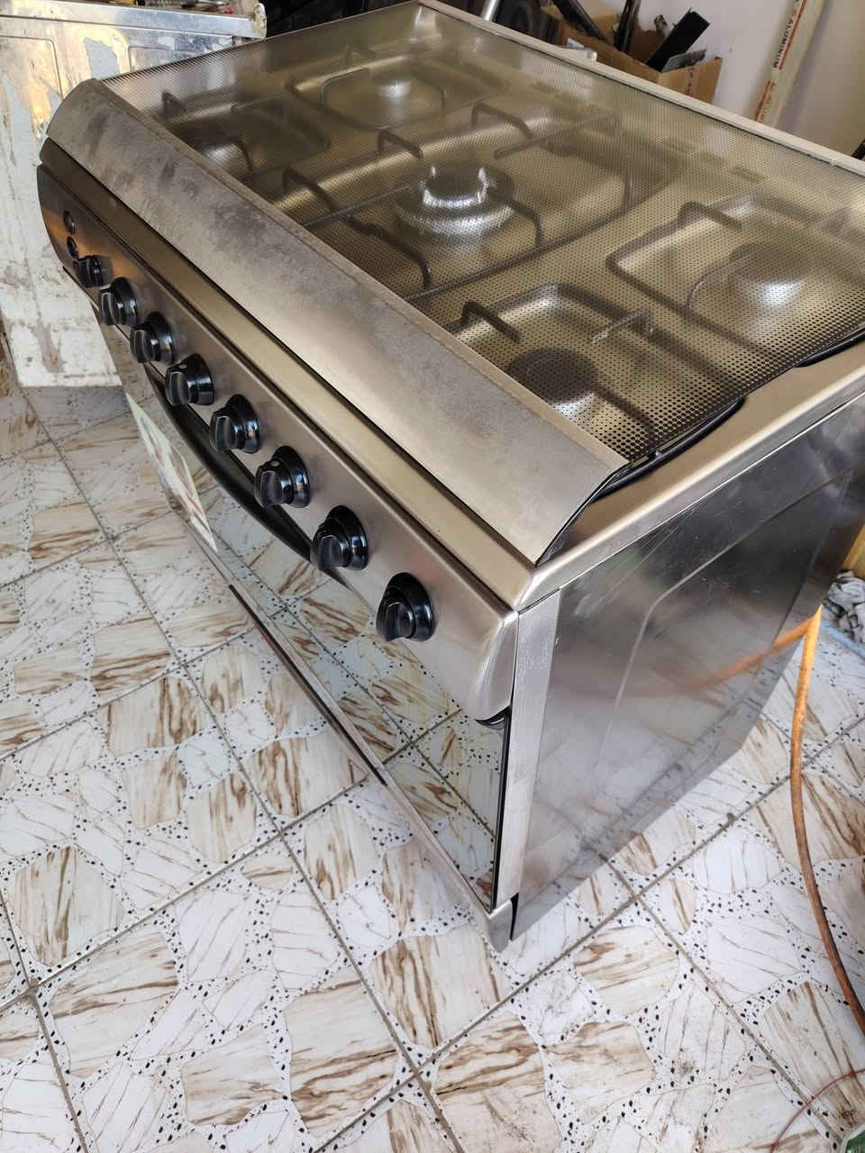 طباخ ستيل  ايديال درجة اولة كلة. شغال. السعر ١٧٠ وبي مجال بسيط للشراي كربلا ***********
