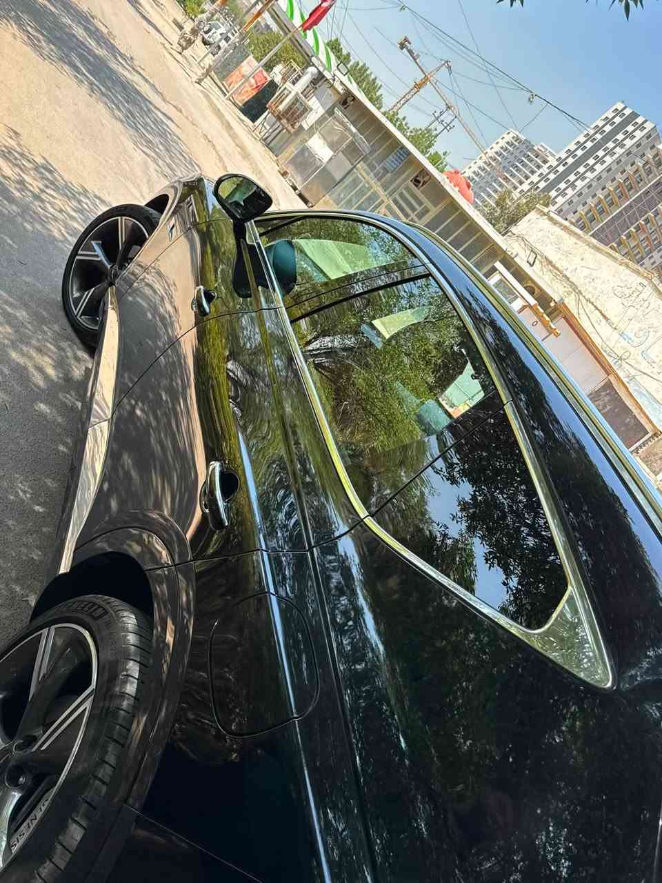 السلام عليكم..
‼️ Genesis Gv80 2025 prestige للبيع

❕السياره حادثها صندوق خلفي تبدل بقطعة نفس اللون..
وصارت بيها ضربه هنا تبدلن بيها دعاميه وبنيد نفس اللون شويه خدوش ورصعات بي وبارد بسيط مثل مدتشوف وجتي من امريكا قطعه جاملغ ايسر كلير البنيد شويه يحتاجله بولش تكحيل بسيط    (صور الضرر موضحه بلمنشور)…..

 رقم الشاصي : KMUHEESC3SU238815
‎ايرباكات سليمه✅
كير ✅
مكينه✅
شاصي✅
نظيفه السياره كلش تجي وتشوفها وتفحص وين ميعجبك ومعروفه مواصفاتها V6 3.5 twin turbo فول للاخير 5 كامرات + كامره بلمراة الوسطيه 4 مقاعد تدفئه تبريد و4 كهرباء+ كشن السايق مساج+ بردات كهرباء 6 حساسات اماميه و6 خلفيه سترين كهرباء تحديد مسار ومثبت سرعه 
نظام الاوتو بارك +داتا شو وتقدم السياره وترجعها عن طريق البصمه رادارات اماميه خلفيه جانبيه اناره داخليه محيطيه ابواب السياره + الصندوق شفط ويل قياس 22

ماشيه 27 الف كم قابل للزياده

‼️رقم اللوحه  (اربيل)

‼️ مكاني (بغداد)

موجود واتساب..***********

مكاني بغداد

السعر44.700.  قابل للتفاوض
