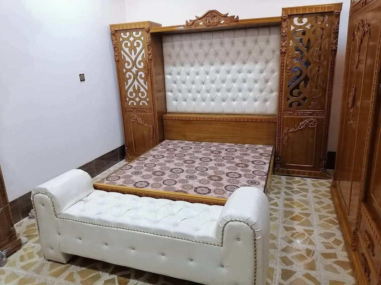 السلام عليكم
غرف نوم اخو الجديده شرط النظافه خشب ثقيل كلو زان الاستفسار ومعرفت السعر عل رقم ***********
