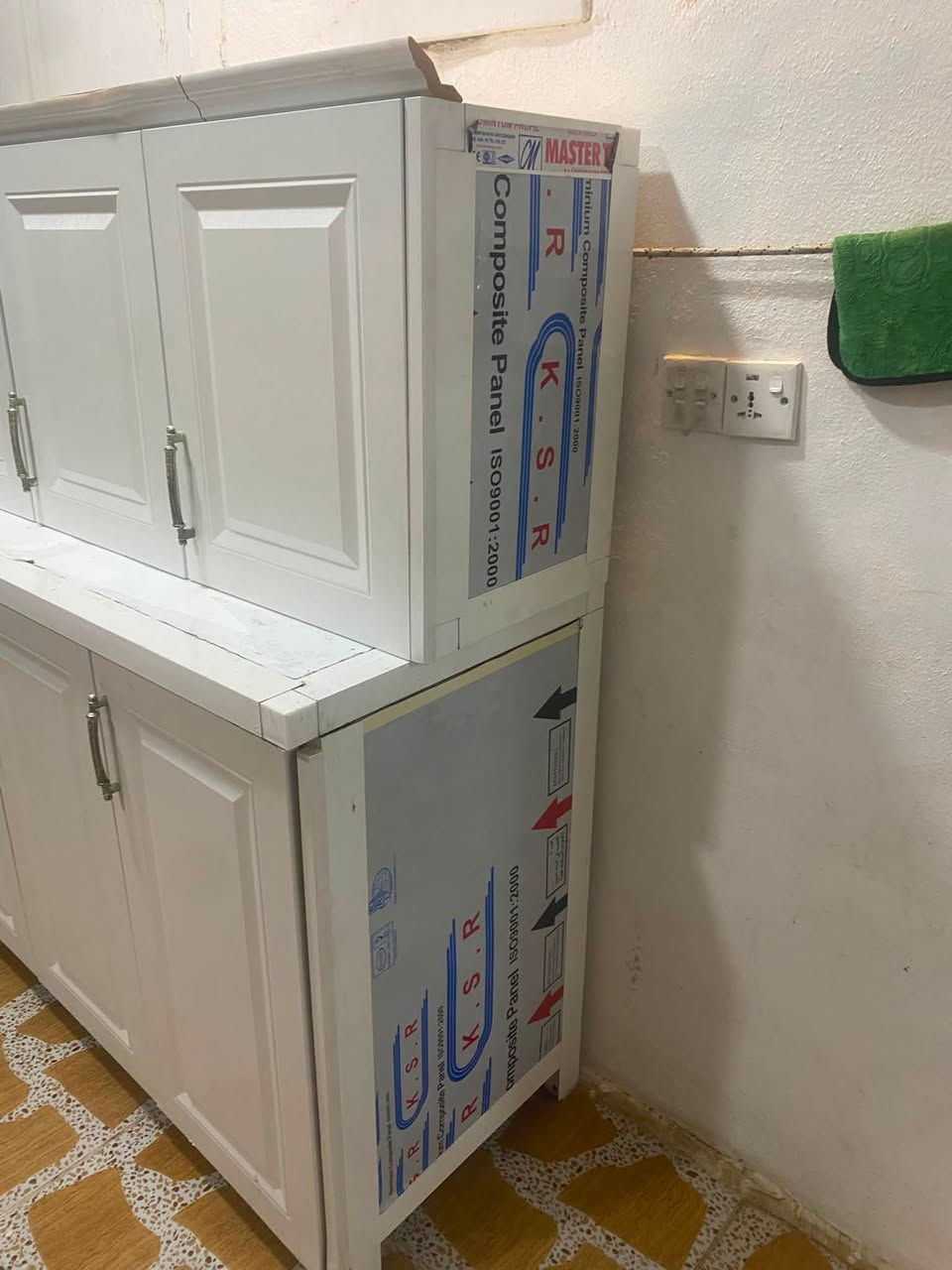 ٣ متر بەبێ   مخسەلەیە  دەرگا دارە ناو المنیۆمە
هەولێر 
***********

