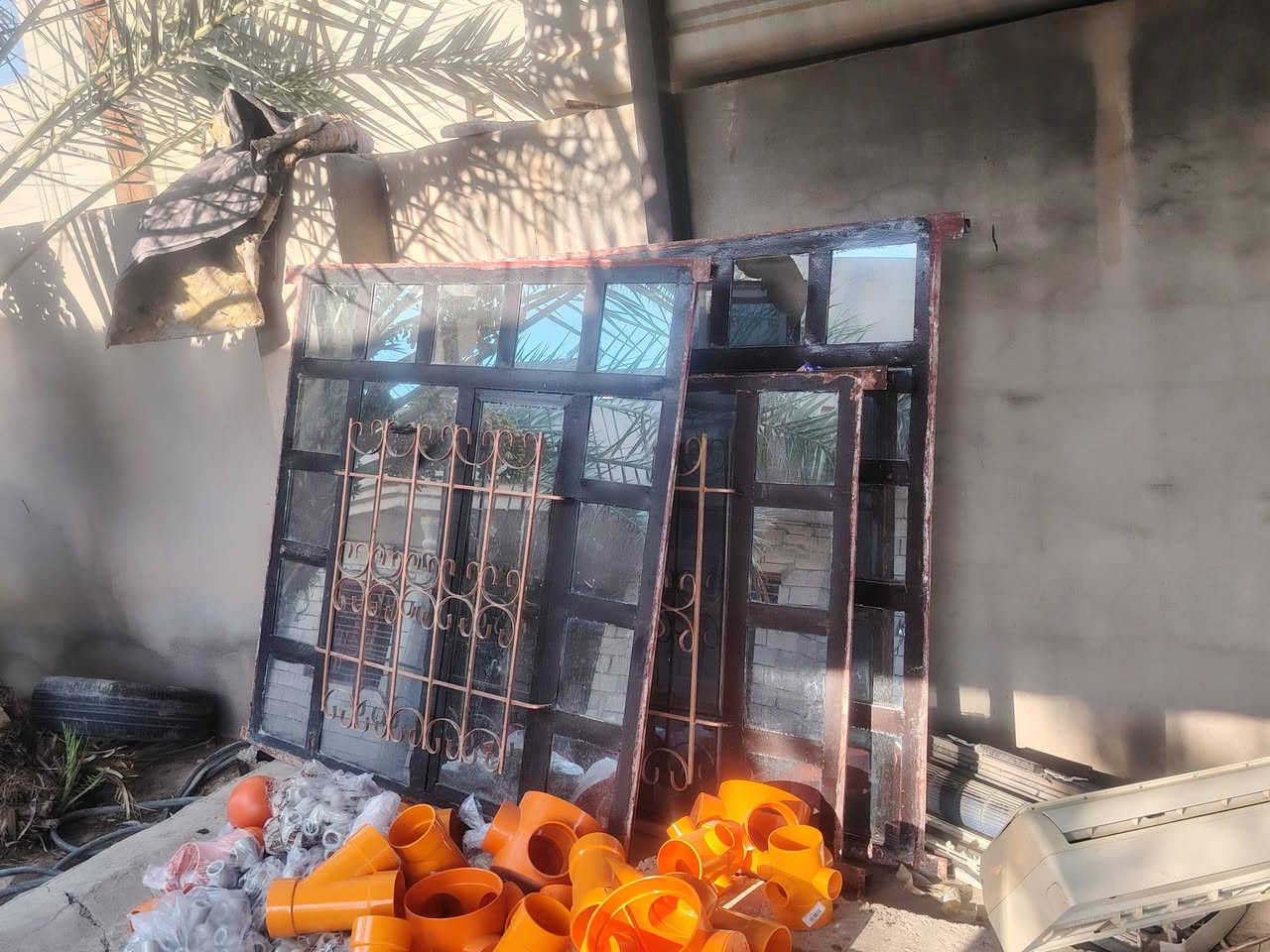 السلام عليكم يوجد شبابيك مع بوب مستخدمه للبيع والاستفسار ***********
