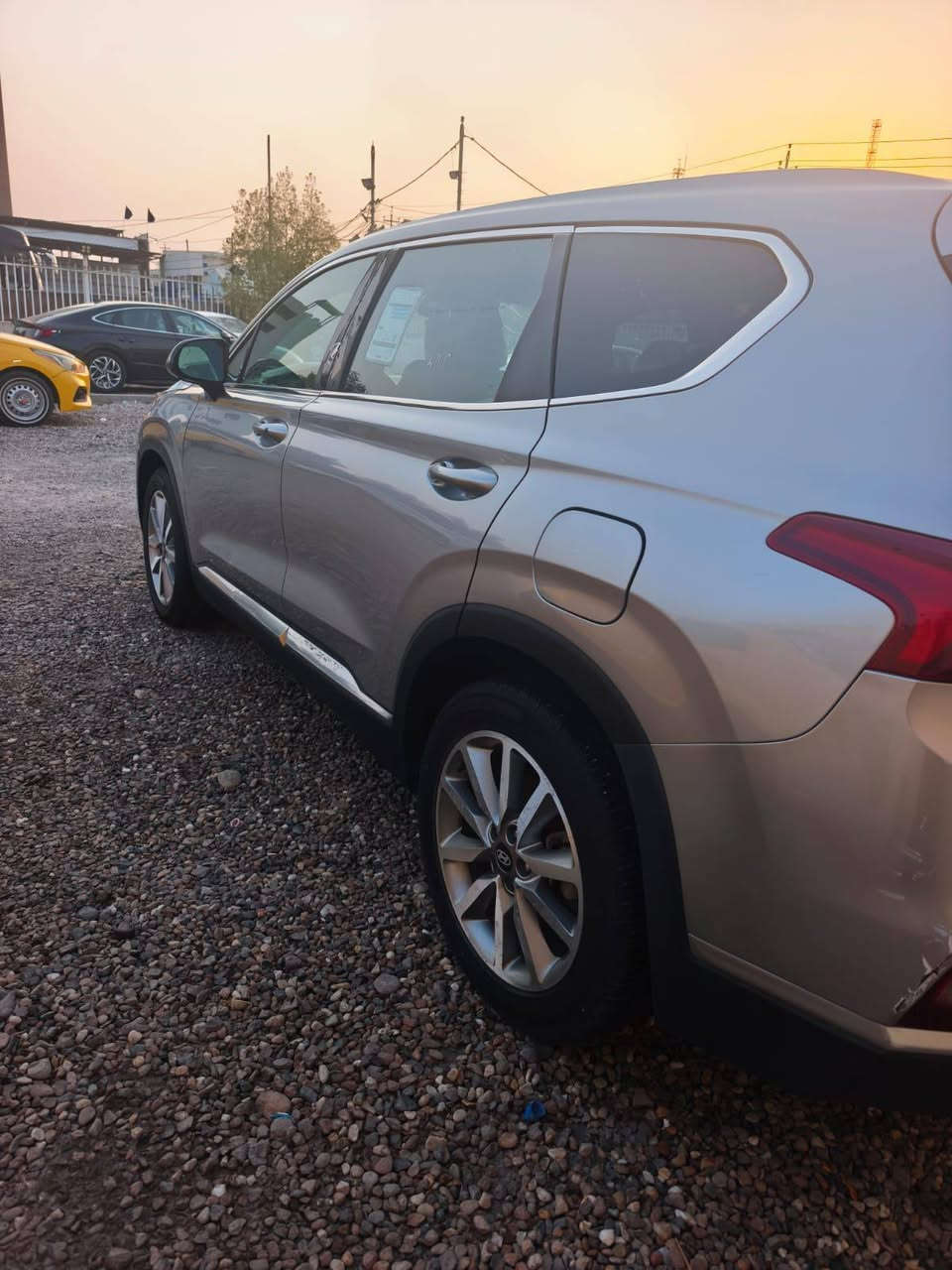 🚘 للبيع هونداي سنتافي 2020

🔹 الموديل: 2020
🔹 الممشى: 90 ألف كم
🔹 الضرر: جاملغ
🔹 المواصفات: فول عِدّة + فتحة
🔹 الحالة: السيارة جاهزة، وما بيها أي نقص
🔹 جاهزة للاستخدام مباشرة ✅

📍 السيارة نظيفه اي نقص مابيهه 
💰 السعر: 170 بيهه مجال 
📞 للاستفسار: ***********
رقم بصرة بسمي
