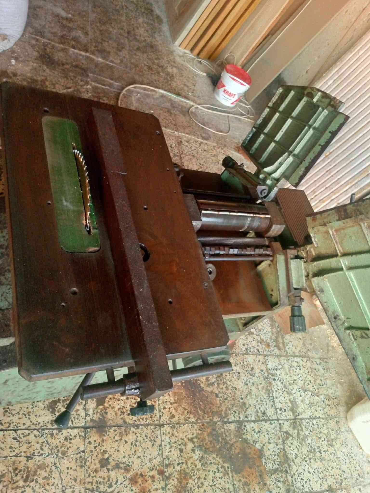 مكينه بلغاري ام الحدبه بلاديه 3 موطارات نقص فقط موطار مال فريزه بيه رنده و دبل+منقار+فريزه+ منشار مكينه تري فيز التزكا موس هيه وتطريح المكينه لا فطر ولا لحيم مكينه بلاديه وكلش نضيفه ما متعوبه تواجد المكينه بغداد تقاطع شرطه الرابعه السعر مليون و 300  وبيه مجال ***********
