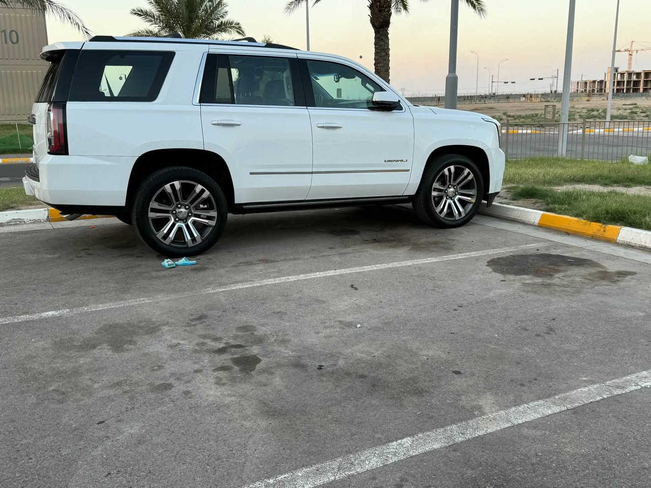 GMC ( امريكي  )
للبيع او مراوس حسب القناعة
                  
السيارة وارد امريكي
موديل ٢٠١٩ حادثها جاملغ وباب عكس السائق مبدلات نفس اللون يعني بدون صبغ ، ( فقط الدعامية الأمامية مصبوغة ) السيارة بدون ايرباك ، كل ايرباكاتها سليمه على وضع الشركة .
السيارة جاهزة اي نقص ما بيها ،
ماشية ٧٩ الف قابل للزياده
رقم بغداد الماني ومكانها ببغداد بأسمي تحويل ثاني يوم
صور الحادث على الخاص

المواصفات 
دبل أريل دبل رادار
تشغيل عن بعد 
كامرات ٣٦٠ درجة
بصمة 
كشن رجاج 
داتا شو 
سلايد روف
لايت زنون بلادي
دبل شاشة
تحكم بريك 
جنطه ذكيه جلاق
رادار تحديد مسار
رادار خلفي
رادار امامي 
نقطه عمياء 
كشن تدفئة وتبريد سايق وراكب
كشن خلفي منفصل 
مري شفط 
اشارة بداخل المراية
كشنات جلد 
كشنات خلفية منفصل 
دوسات كهرباء 
ذاكرة ميموري ستيرن وكشنات
ويل ٢٢ بلادي 
وبعد مواصفات هوايا اعتقد الكل يعرفها ،
بيع او مراوس حسب القناعه
مكاني بغداد ، 
للاستفسار رقم الموبايل ***********
صور الحادث مرفقة مع الصور .
