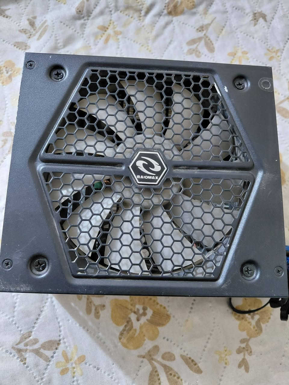 السلام عليكم ...
بور سبلاي Raidmax Thunder RGB RX-535AP نظيف وشغال وارجي بي 
بس اكو مشكلة بوراير الساتا تكدر تستبدلة 
رايدة ب30 وبي مجال بسيط 
مكاني بغداد مدينة الصدر الشماعية 
رقمي :***********
