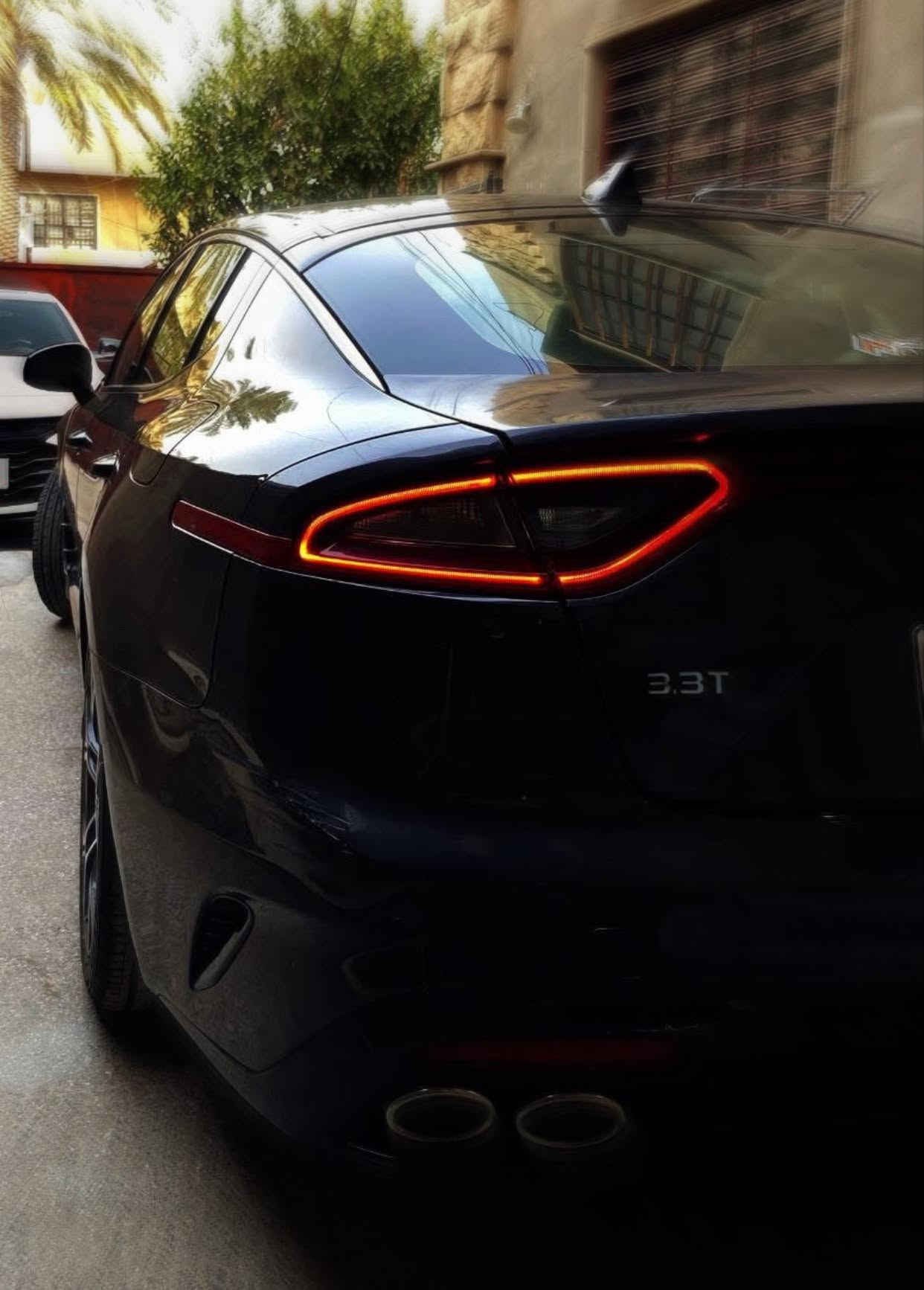 سلام عليكم .. بيع او مراوس
كيا ستنگر 2021 GT ستاندر وارد امريكي 
حادثها بأمريكا چاملغ وطرف البنيد (تبديل چاملغ فقط)
بنيد تعدل وصبغ جهة الضرر فقط
..
ماشية 100 الف km يعني 62 الف mi
..
6سلندر توين تيربو 3300cc 🔥❤️
V6 Twin Turbo 3.3L
السيارة عليها تعديلات (عبرت 400 حصان 🐎)
..
لكن ارقامها ك ستوك 
القوة :- 378 حصان 🔥 
العزم :- 531 نيوتن متر 
تسارع 0-100 :- 4.5 ثواني 🔥
السرعة القصوى :- 280km/h محدد الكترونياً
..
التعديلات 🔥
•فلتر AEM
•برمجة تيربوهات والبوابات
•رفع بوست 2 psi
•فتح فصلة (السرعة القصوى تقبط العداد 300km/h)
•داون بايب X
(تقريباً عبرت 400 حصان 🐎 🔥)
..

دفع كلي AWD مفصول 
مخليها تو ويل (يعني دفع خلفي RWD 🔥)
گير 8نمر A8LR1 ZF
***********
مواصفات :- GT Base الستاندر اقل مواصفات بالـ 6سلندر
..
🔺تشغيل + دخــول ذكــي (2 ابــواب)
🔺لايتات امامية 3 عدسات LED متحركة مع حركة الستيرن
🔺بَــگ لايــتات LED
🔺اضــاءة الــلوحة + الــصندوق LED
🔺حــساسـات امـامـيـة + خــلفــية
🔺4 فتــحــات اگزوزت + صوت رياضي 
🔺رادار جــانبــي
🔺كامــيرا خــلــفــية + امــامــية (داش كام)
🔺بدلت رنــگــات حـجـم مال 2023 تريبوت
🔺 بريك البريمبو 6بساتن
🔺جـامـات AUTO (صـعـود مـع نـزول 2 ابــواب)
🔺مــري النــقطــة الـعمـياء + انــارة ترحــيب + اشــاير
🔺مــري شــفــط
🔺مقــاعــد جــلد + تحـكم كــهربــائــي للسائق فقط 
🔺تــحكــمات ستــيرن + تــحــديــد مــســار
🔺شــفــتــات ســرعــة 
🔺تبــريــد مـنـفـصـل + قطـعـتـيـن كـذلك مـنفـصـل
🔺شــاشـة 8انش UVO تدعــم ابـل كـار بلـي + انـدرويد اوتـو
🔺درايــڤ مــود = 6 وضـعــيات قــيادة
(Comfort & Eco & Sport  + Sport Plus + Smart + Custom)
🔺مــانــع انــزلاق
🔺هــيتــر المــقــاعد الأمــامـية 
🔺اوتــو ســتوب AUTO STOP
🔺شاحــن وايــر لــس
🔺مدخــل جـداحة امـامي + خــلفي
🔺مدخــل USB امــامــي + خـلفـي
🔺هــيتــر ستــيرن
🔺ستــيرن حــرف D 
🔺مــرايــة تعــتــيم 
🔺10 سمــاعـات داخليــة 
🔺الاضــاءة الداخــلــية LED
.. 
السيارة تعتبر اقل مواصفات ستاندر GT Base 
..
•GT LINE  ستاندرالـ 4سلندر
•GT  الـ6سلندر نفس مواصفات الـ4سلندر
•GT1
•GT2
•Premium 
•Tribute Edition 
*****

الملاحظات :
مابيها اي نواقص عدى الچاملغ الامامي جهة الحادث بده يجرد
..
الســعـر :- 216 ورقة 
كامله مكمله بالعافية عالياخذها
*********** واتس اب فقط

نص مكتوب في الصور:
- 3.3T