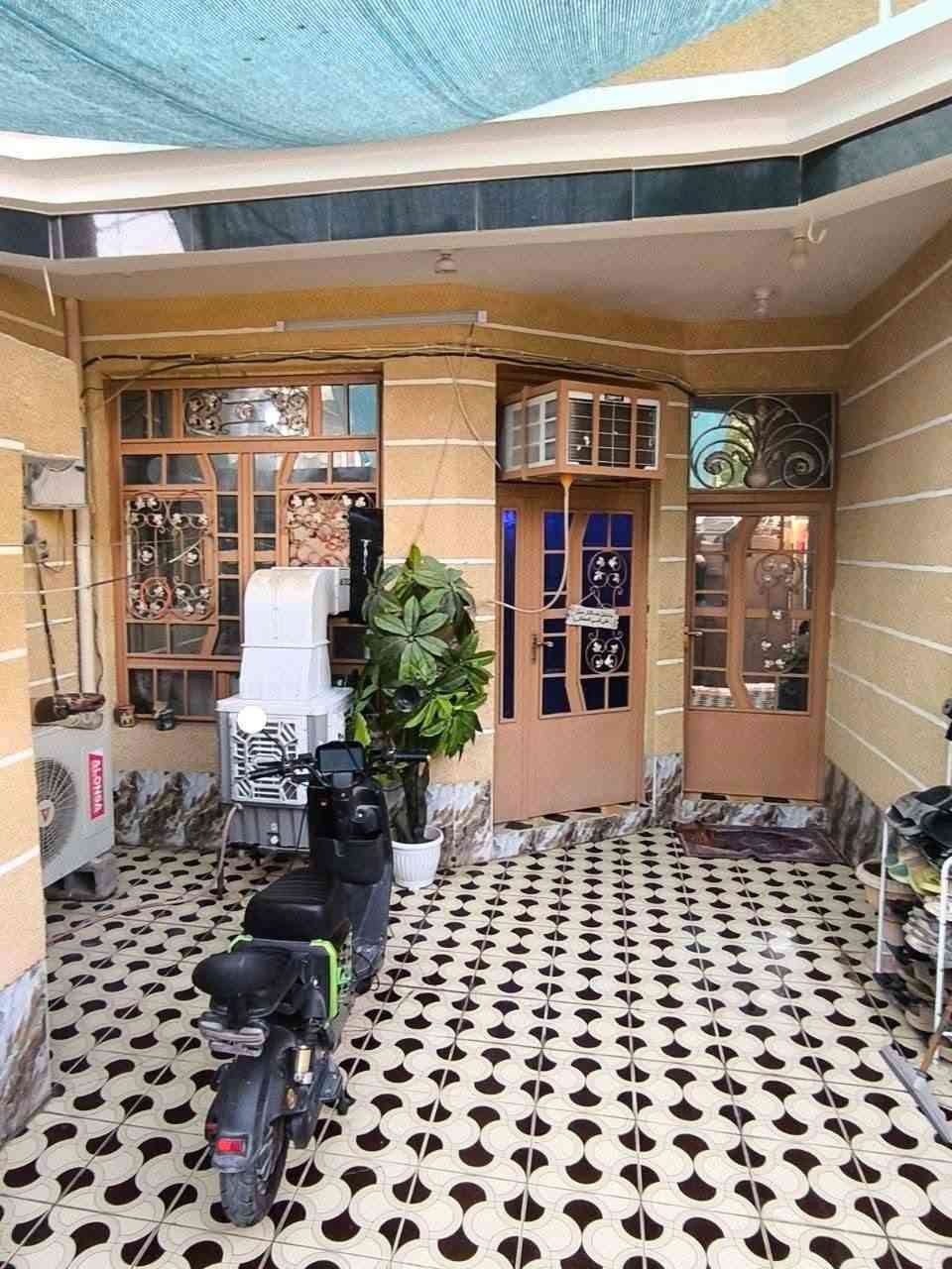 للبيع بيت طابقين ١٠٠م واجه خمسه طابو صرف التحرير الفلكه الأخيره خلف مختبر بشار بناء ٢٠١٥ طابوق البيت يتكون من غرفة وصاله واستقبال ومطبخ وفوك غرفتين معروض في مكتب النوارس للعقار للاستفسار خاص واتس اب ***********
