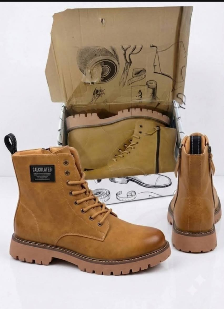للبيع] حذاء جلد بوت رجالي (High Boots) - جديد بالعلبة
الموقع: بغداد.
​💰 السعر:  25.000 مع توصيل 
​📲 للتواصل عبر الواتساب: ***********
