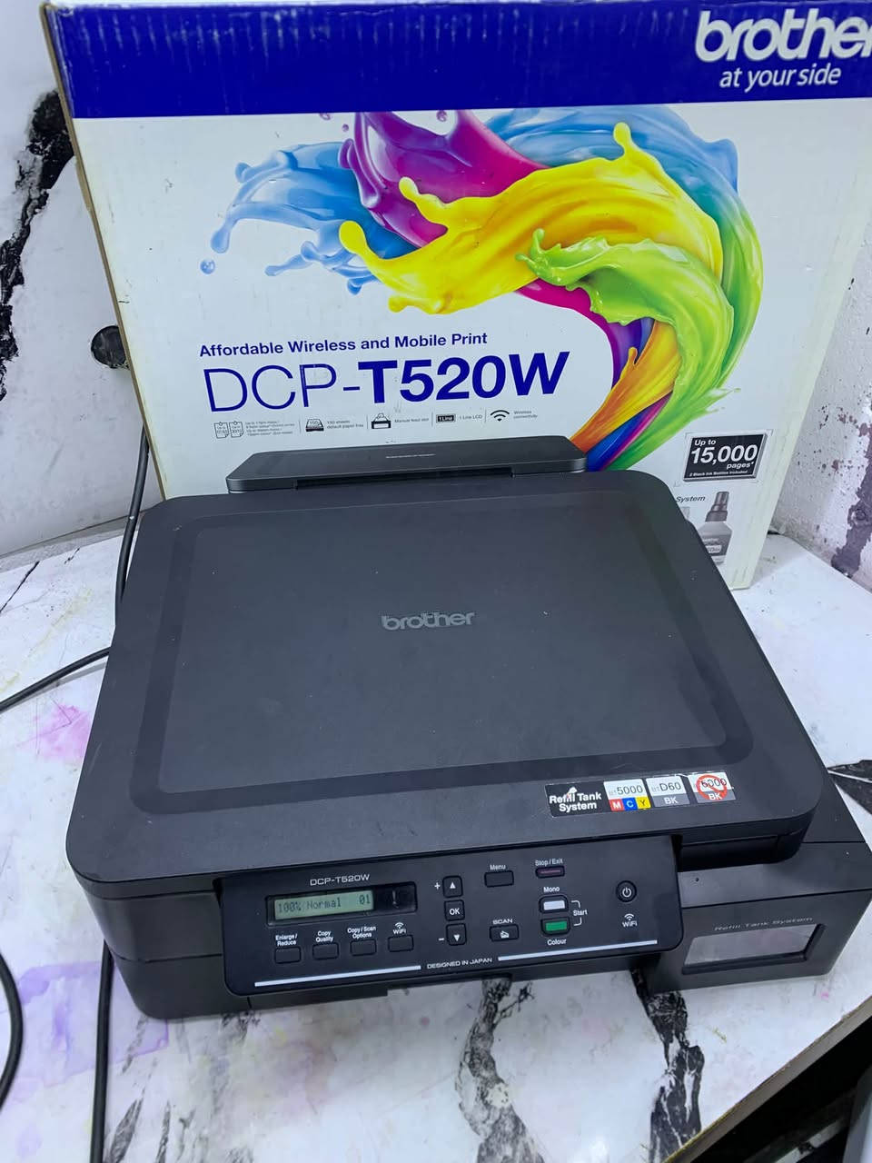 طابعه برذر t520W
تستنسخ فقط اسود وابيض
تستنسخ فقط اسود وابيض
الالوان عاطله يعني فقط اسود وابيض
شوف الفيديو زين قبل لاتراسلني 
كارتونه مالته وياهه وكيبلاته كامله
50 مع التوصيل 
***********
