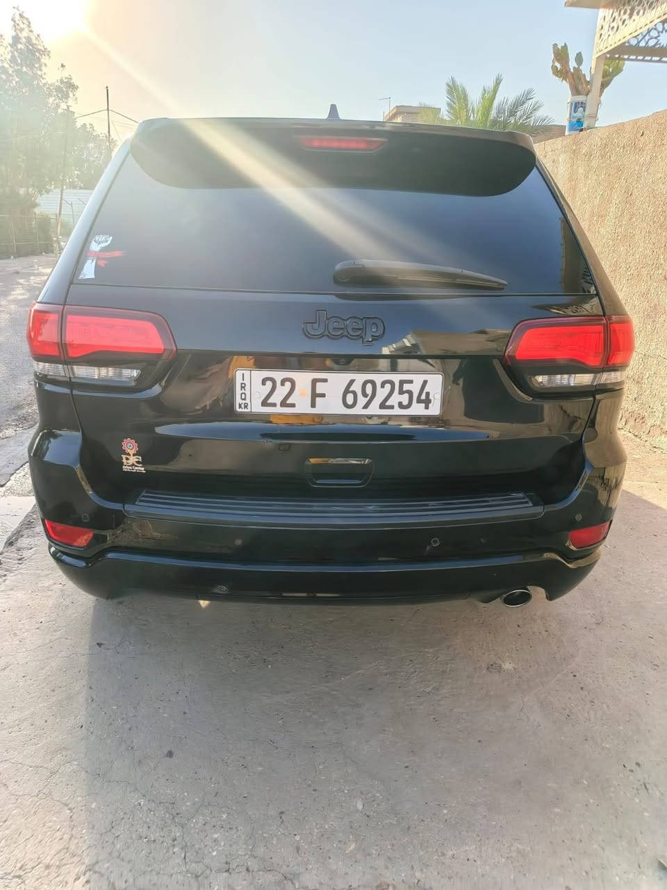 جيب لاريدو ٢٠١٩ وارد أمريكي حادث جاملق امامي وحافت البنيد بدون ارباك  والباقي مكفوله كفالة عامة لا ضربه ولا صبغ ولا بارد ولا شخوط ولا رصعات مواصفات فول ماعده الفتحه سياره بصمه تشغيل بصمه أبواب  كشن جلد كهربائي تتفئه بلكشن رادارات أماميه وجانبيه شاشه كبيره مري شفط  مكينه ٦ سلندر برقي مامفتوح جديده عدسات ضوئية ٣ انضمه قياده تحكم ستيرن كروز سرعه مانع الانزلاق لد امامي وخلفي لايت زنون اصلي بكلايت لد برده خلفيه وبيها مواصفات اكثر سياره ماشيه ٦٨الف جديده بمعنى الكلمة رقم اربيل بسمي رقم جديد وسنويه  وهزه وفحص جدد تحويل اني حاضر العنوان بغداد حي النورين السعر 190/ورقة للستفسار ***********
