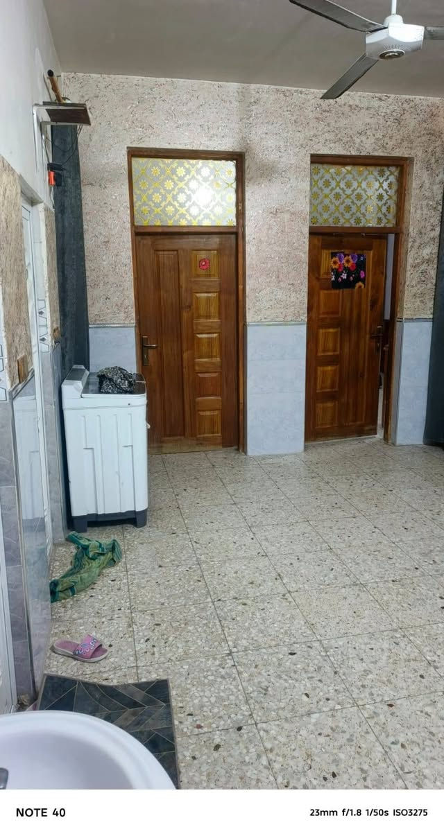 سلام وعليكم بيت البيع كامل بنا جديد   المساحه مالته 150 متر خلف مخبز المجتبى تبليط ماء مجاري كمل مكمل *********** تصل وتعرف سعر
