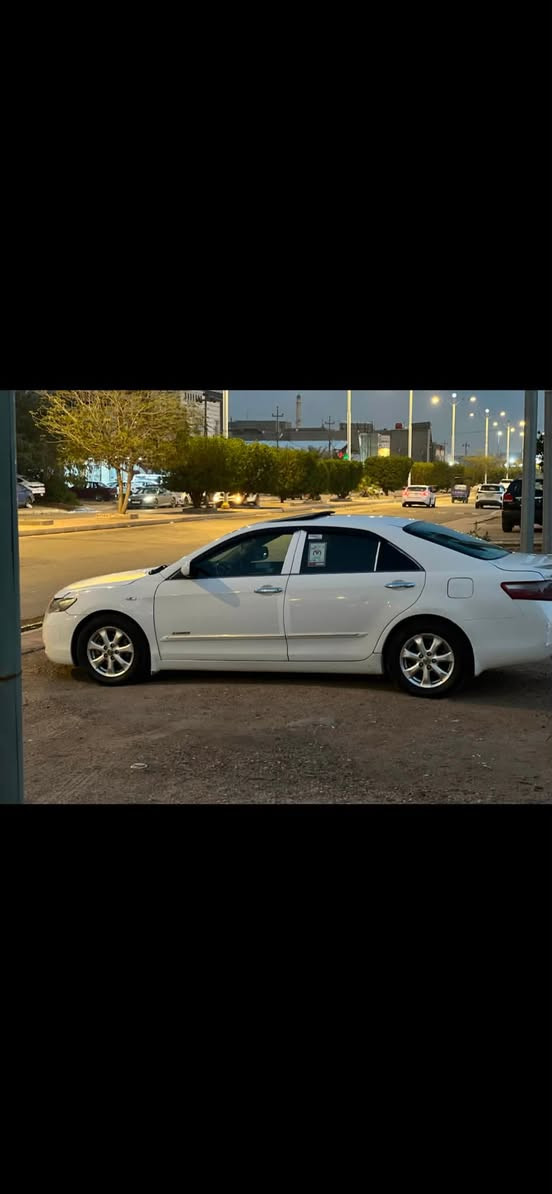 السلام عليكم 
كامري 2008 خليجي 
GLX 1/1
فول مواصفات 
كشن كهرباء 
فتحة سقف 
قطعتين تبريد 
انارة ترحيب بلادي 
انارة للرجلين بلادي 
شاشة اندرويد و كار بلي
كاميرا 
خمسة ويل كب بلادي
دبل سويج 
تخم تاير جديد
حدادية امامي خلفي جديدة 
باتري جديد 
سلف جديد 
السيارة مصبوغة حزام ماعدا القمارة 
مكان السيارة الانبار فلوجة 
السعر 96 ورقة يعني 9600$ 
بيها مجال بسيط 
الاتصال ع الرقم واتساب غير متواجد ع الفيس 
***********
