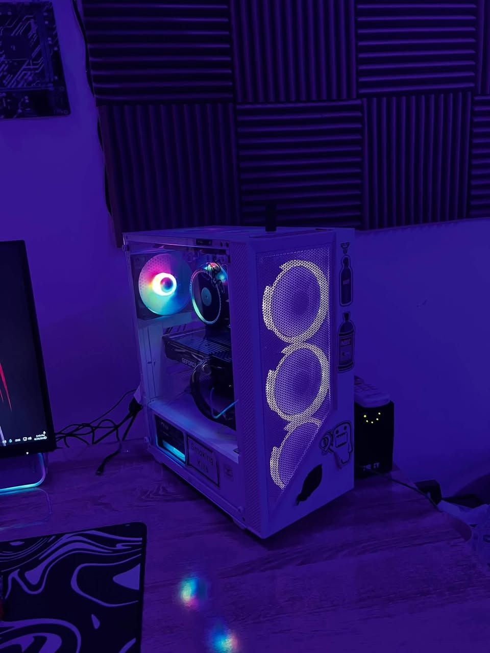 🔥 للبيع PC Gaming كامل ويا شاشتين 🔥
🖥️ مواصفات الجهاز:
• Ryzen 5 5500
• Palit RTX 2060 12GB
• MSI X570 Gaming Plus
• RAM 16GB T-Force 3600MHz
• M.2 1TB Gen4 + M.2 256GB
• Rocket 650W RGB
• Case Fantec
• 6 مراوح RGB

🖥️ الشاشات:
• AOC 27” — 180Hz — IPS — FHD
• Dell 22” — 75Hz — VA — FHD

⌨️ الإضافات:
• كيبورد
• سبيكرات خارجية

🎮 الجهاز مناسب للألعاب، التصميم، والدراسة، والباكج كامل جاهز للاستخدام.

💰 السعر: 1,050,000 دينار
🚚 التوصيل متوفر لجميع المحافظات

📩 للاستفسار أو التفاصيل راسلني على الخاص او 
واتساب 
***********
