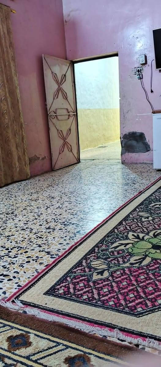 السلام عليكم بيت للبيع بالنهروان بالخمس تالاف قرب مدرسة سلمان المحمدي 
الواجهيه 5 والنزال 20 الاستفسار ***********
