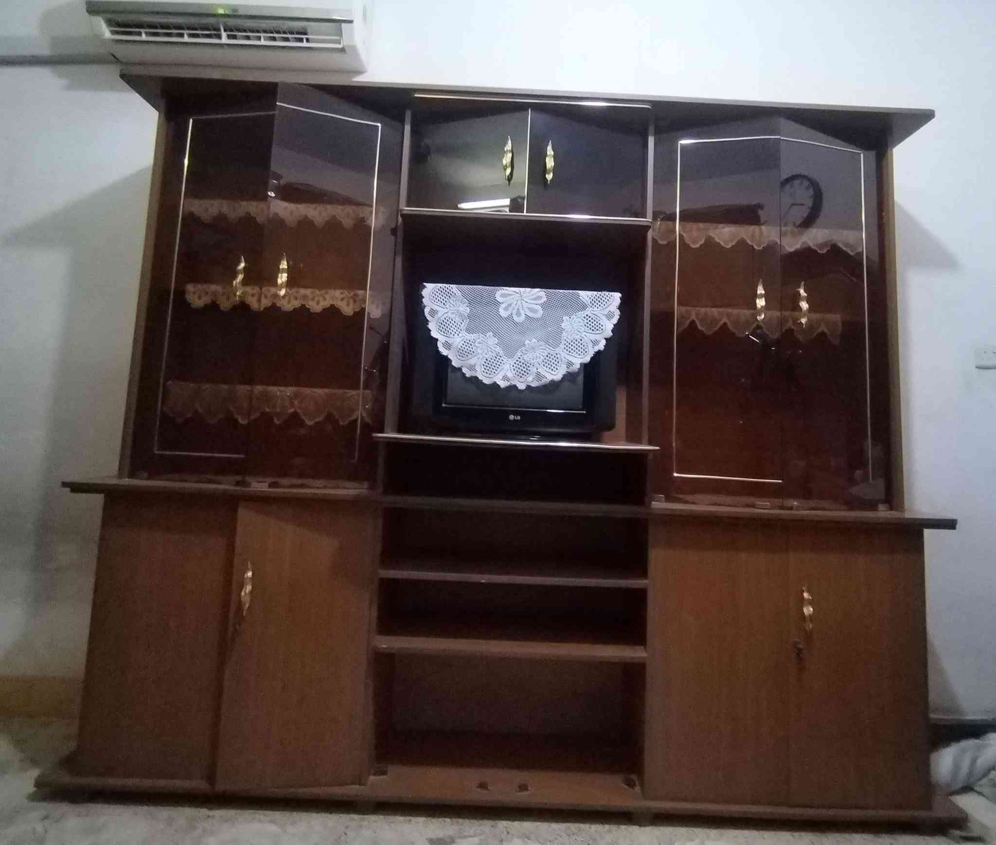 بوفيه نظيفة جدآ
عرض مترتين و 45 سم

ارتفاع مترتين

السعر 125 الف

مكاني بغداد 

للتواصل ***********
